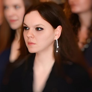 Éva B.